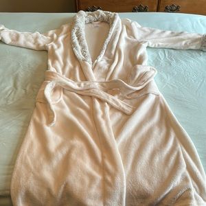 Women’s robe
